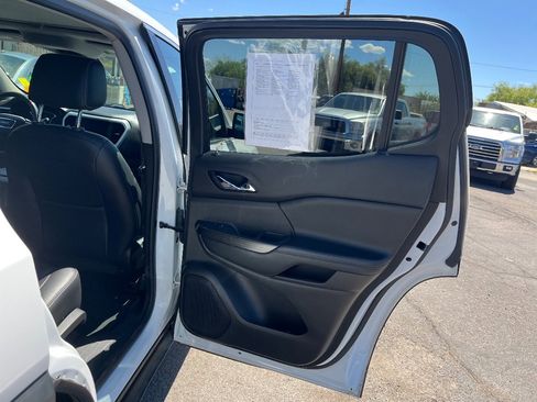 Used 2019 GMC Acadia SLT FWD image 18