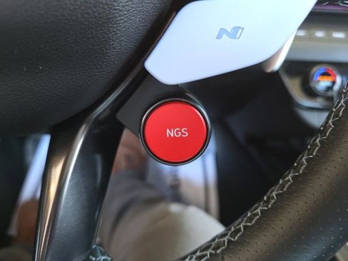 Used 2022 Hyundai Elantra N image 10