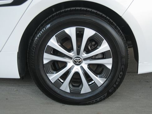 Certified 2022 Toyota Prius Prime LE image 25