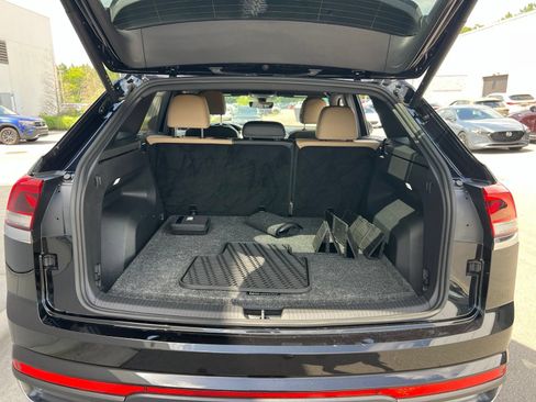 Certified 2025 Volkswagen Atlas Cross Sport SE FWD image 36