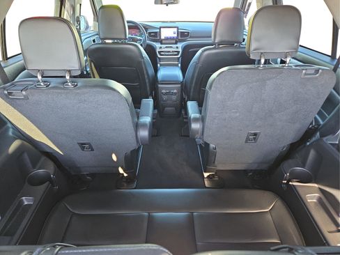 Used 2022 Ford Explorer XLT w/ Equipment Group 202A image 11