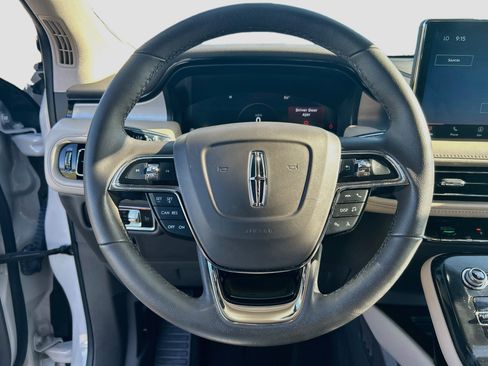 Used 2023 Lincoln Nautilus FWD w/ Premium Package image 11