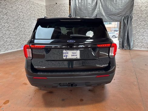 Used 2025 Ford Explorer Active image 6