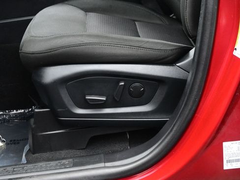 Used 2022 Ford Explorer XLT image 11