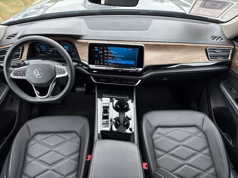 Used 2024 Volkswagen Atlas SE FWD image 13