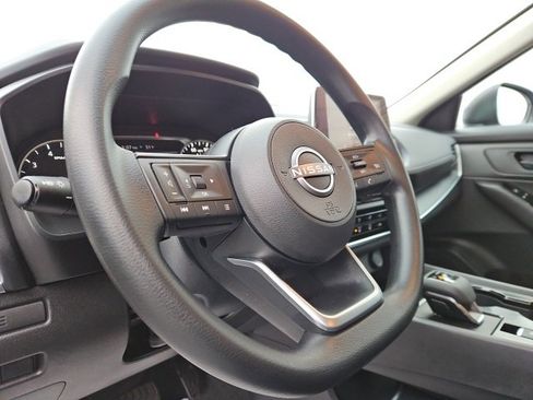 Used 2024 Nissan Rogue S image 29