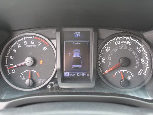 Used 2020 Toyota Tacoma SR image 17