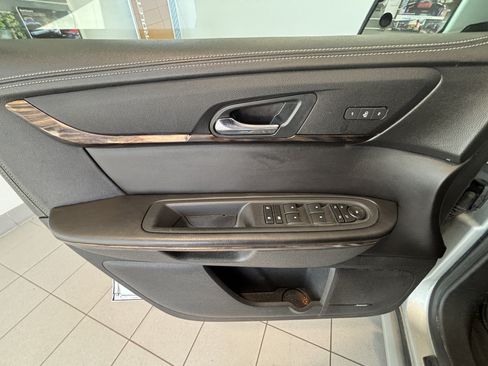 Used 2016 GMC Acadia Denali AWD/4WD image 10