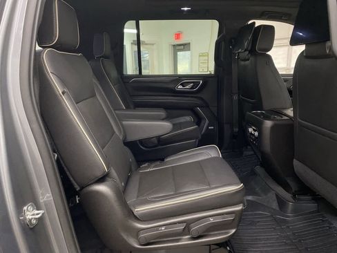 Used 2021 GMC Yukon XL SLT w/ SLT Luxury Plus Package image 17