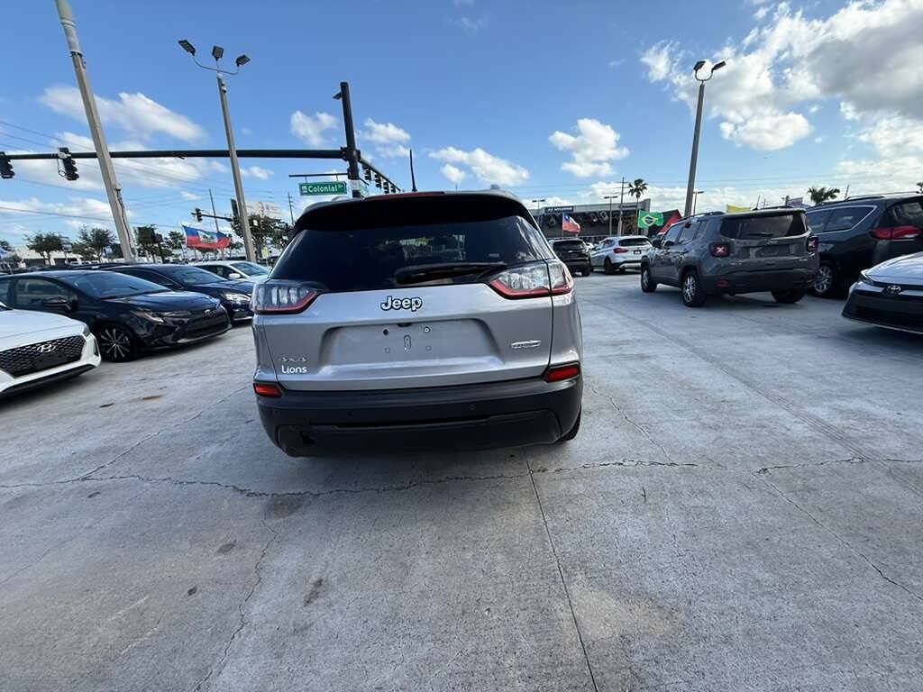 Used 2019 Jeep Cherokee Latitude Plus w/ Cold Weather Group AWD/4WD image 5