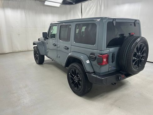 Used 2025 Jeep Wrangler Unlimited Sahara w/ Safety Group AWD/4WD image 7