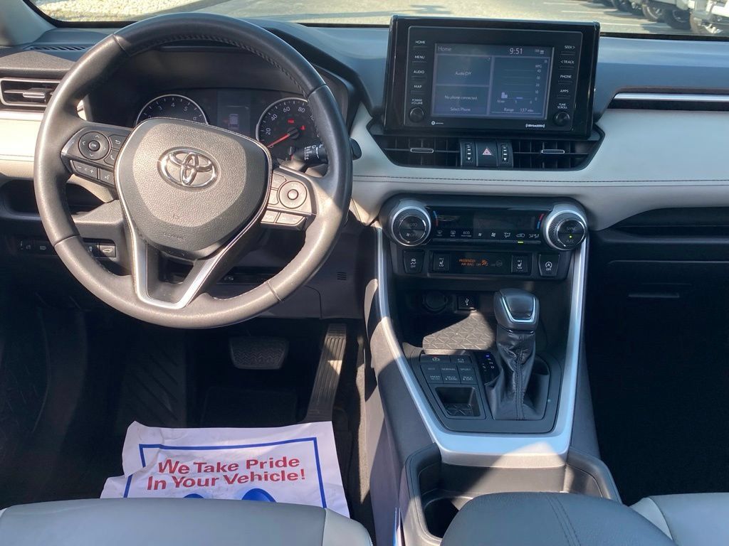 Used 2020 Toyota RAV4 XLE Premium AWD/4WD image 9