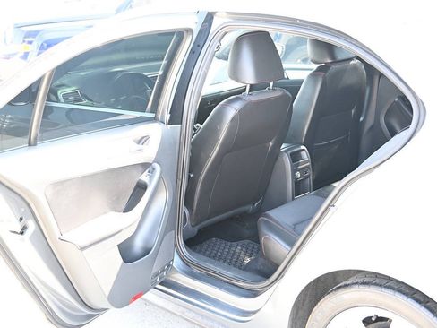 Used 2012 Volkswagen Jetta GLI FWD image 15