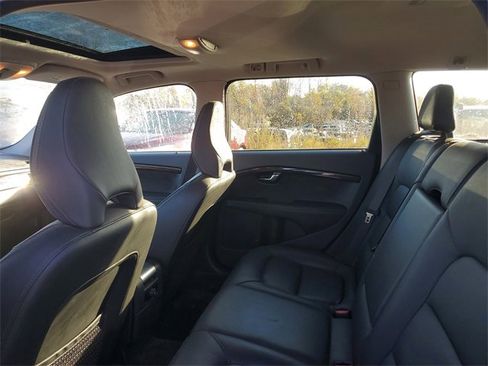 Used 2016 Volvo XC70 T5 Premier w/ Proximity Package image 7