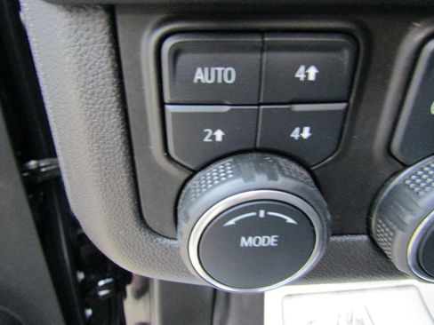 Used 2022 Chevrolet Tahoe Z71 w/ Luxury Package image 26