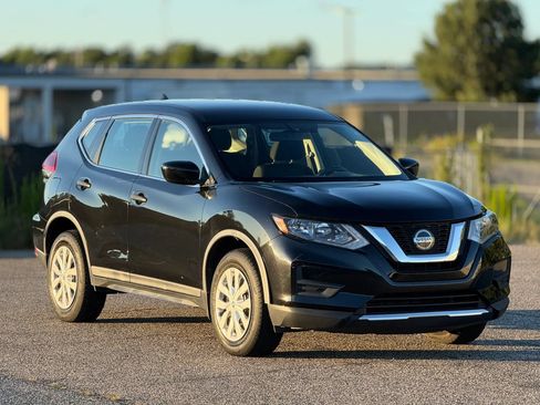 Used 2018 Nissan Rogue S AWD/4WD image 1