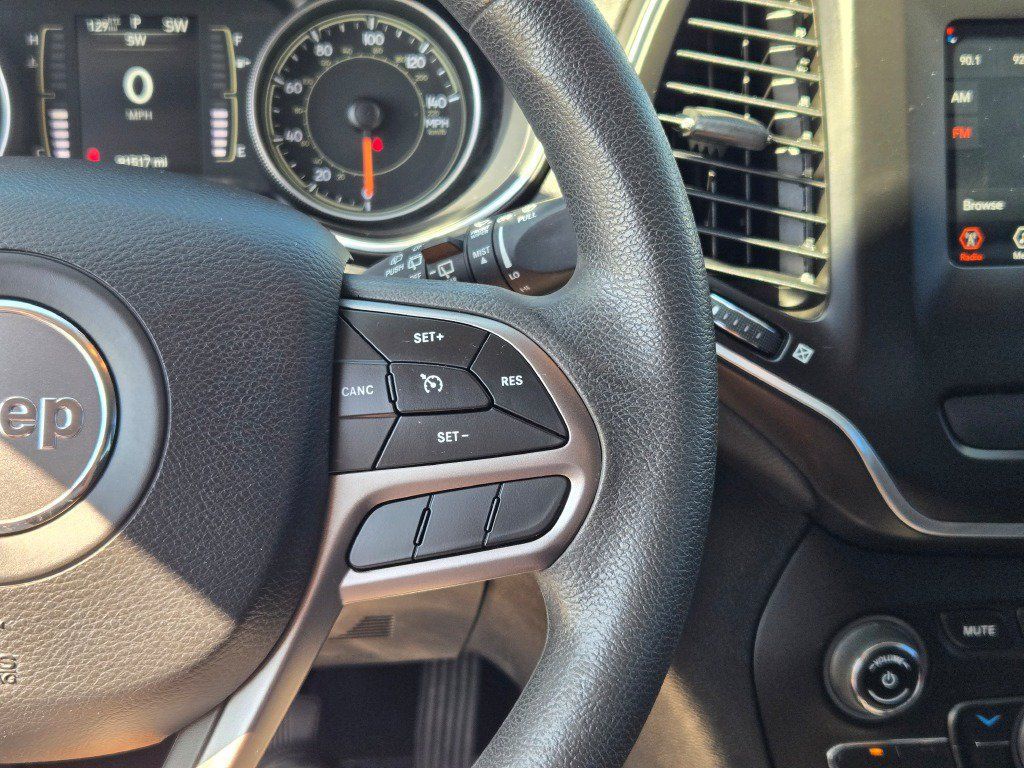 Used 2020 Jeep Cherokee Latitude AWD/4WD image 29