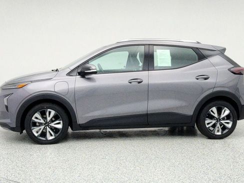 Used 2022 Chevrolet Bolt EUV LT w/ Convenience Package image 8