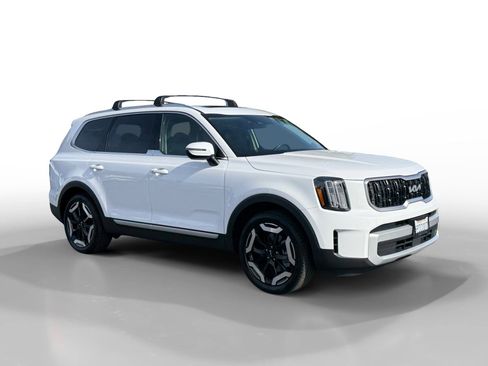 Used 2024 Kia Telluride EX w/ EX Captain's Chair Package image 7