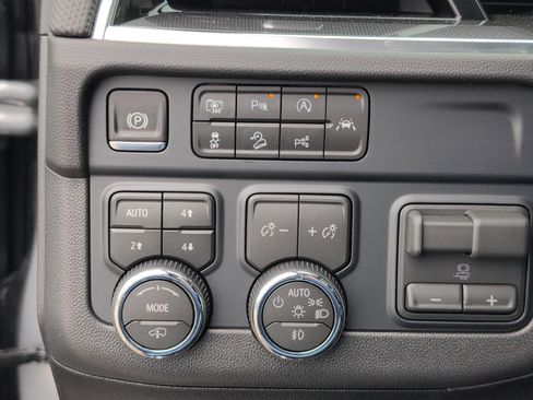 New 2026 Chevrolet Suburban RST image 29