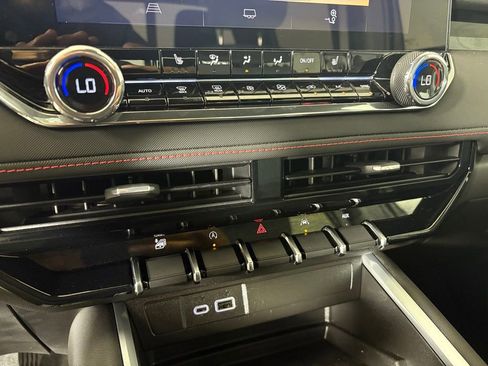 Used 2025 Chevrolet Colorado Z71 image 31