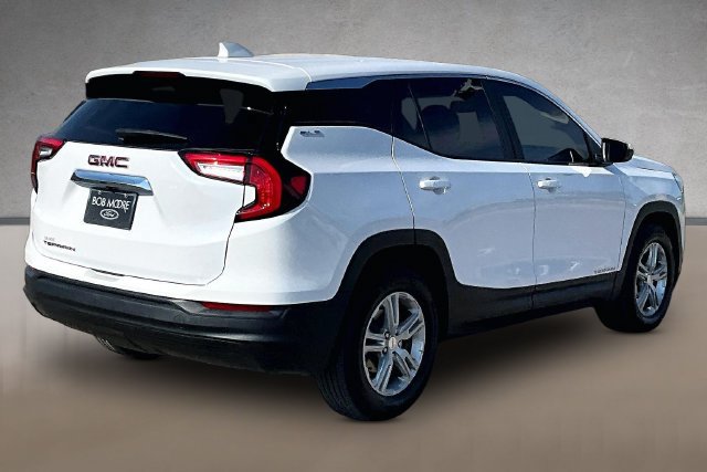 Used 2023 GMC Terrain SLE FWD image 2