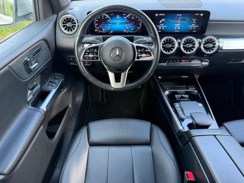 Used 2023 Mercedes-Benz GLB 250 4MATIC image 11
