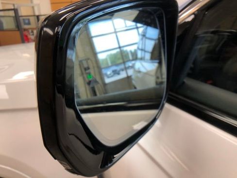 Used 2024 Jeep Grand Cherokee Overland w/ Luxury Tech Group IV image 24