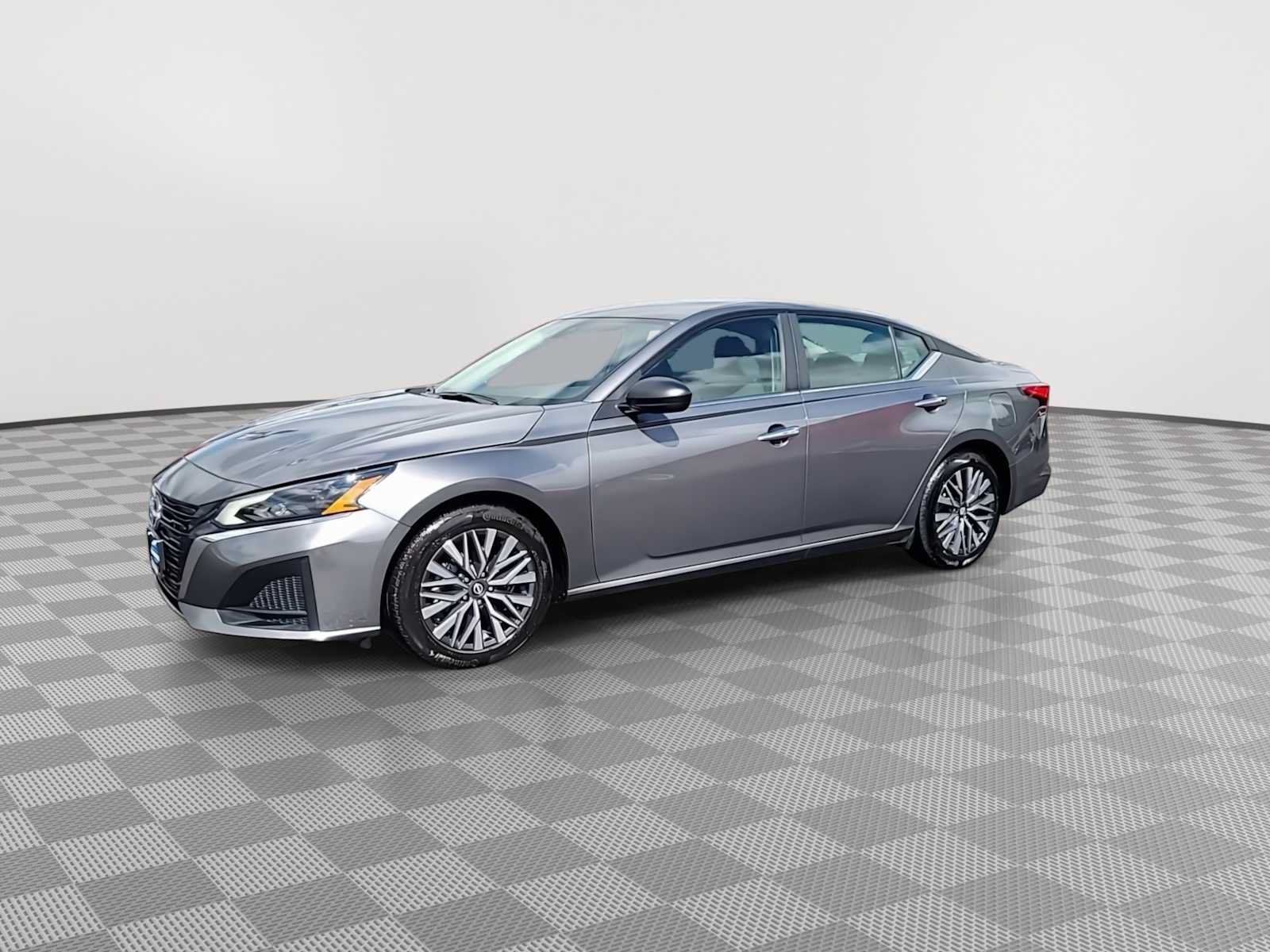 Used 2025 Nissan Altima 2.5 SV FWD image 4