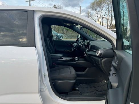 Used 2025 Chevrolet Equinox LT FWD image 32