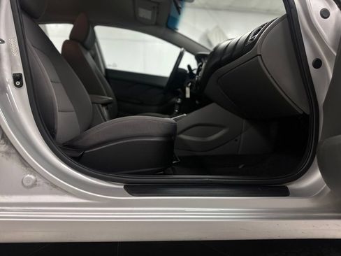 Used 2017 Kia Forte LX image 19