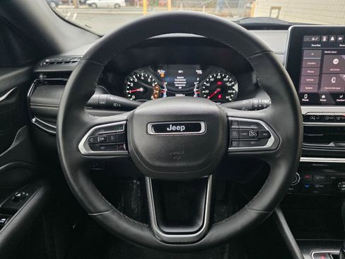 Used 2023 Jeep Compass Latitude w/ Sun and Sound Group AWD/4WD image 18