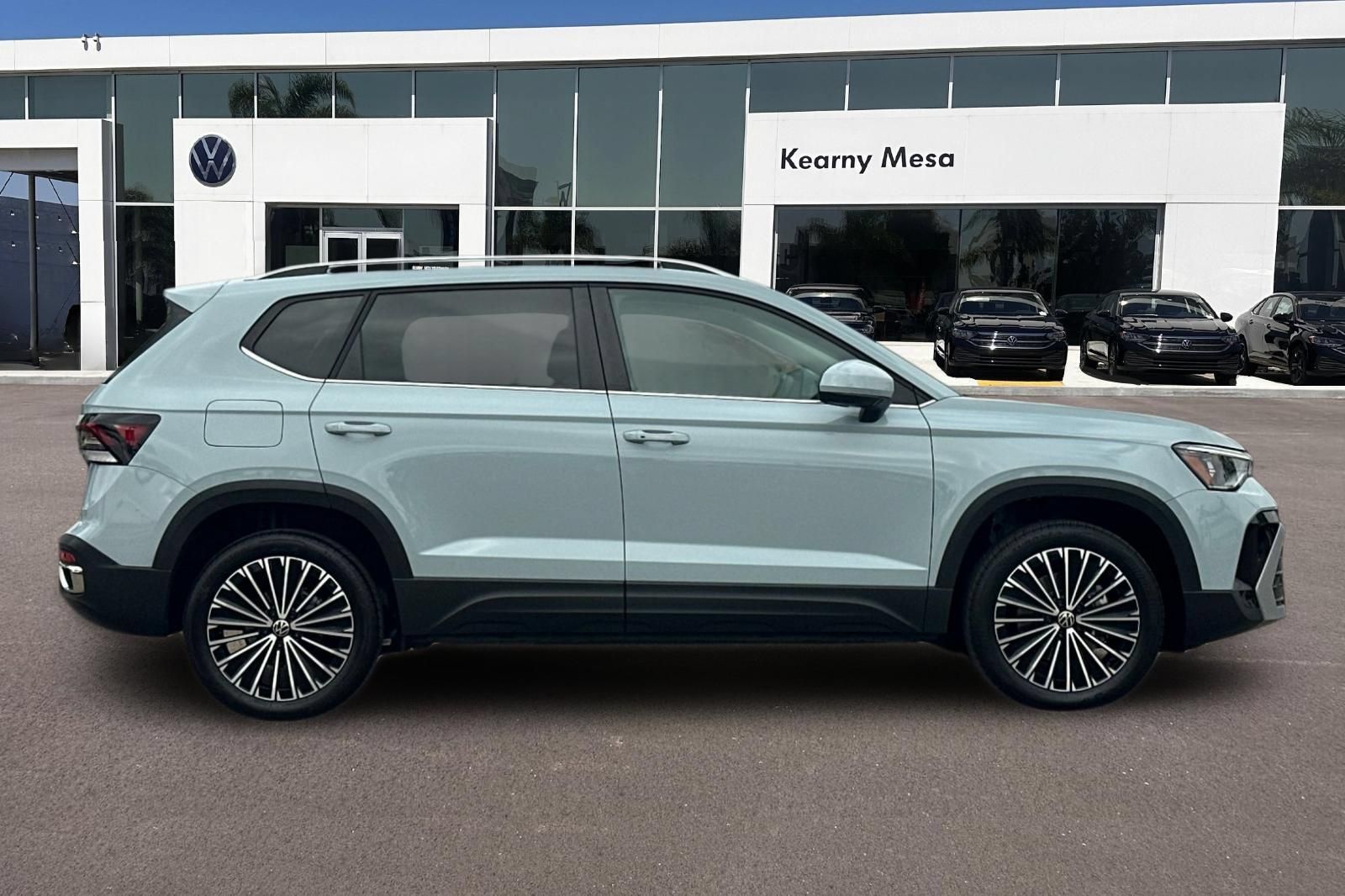 Used 2025 Volkswagen Taos SE FWD image 3