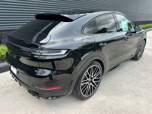 New 2026 Porsche Cayenne GTS AWD/4WD image 9