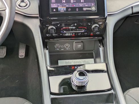 New 2025 Jeep Grand Cherokee L Laredo w/ Luxury Tech Group I RWD image 18