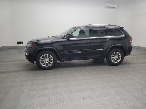 Used 2021 Jeep Grand Cherokee Laredo image 2