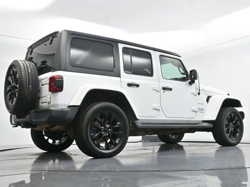 Used 2022 Jeep Wrangler Unlimited Sahara AWD/4WD image 52