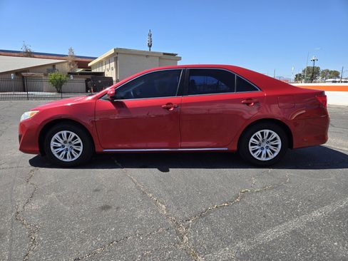 Used 2014 Toyota Camry LE FWD image 2