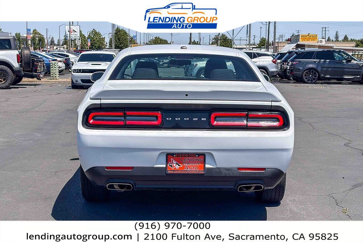 Used 2022 Dodge Challenger SXT RWD image 3