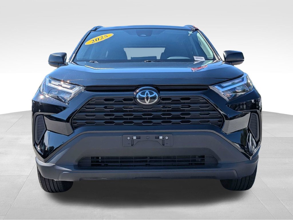 Used 2025 Toyota RAV4 LE AWD/4WD image 8