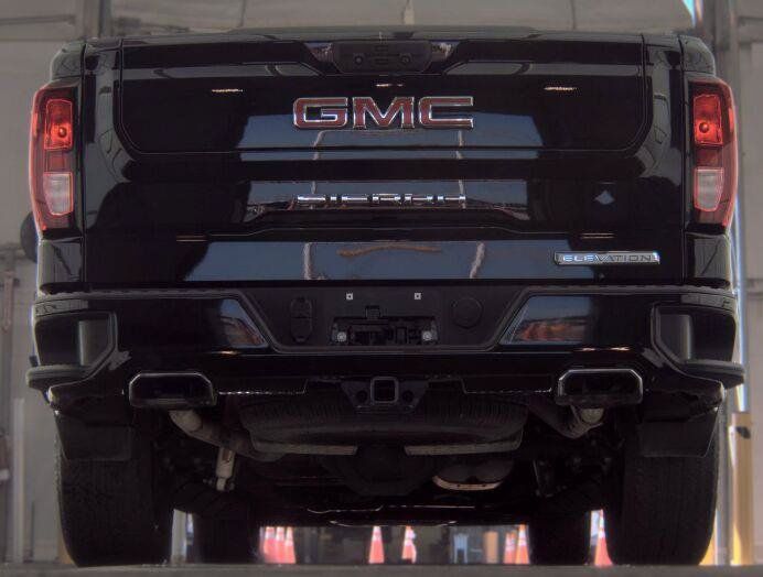 Used 2023 GMC Sierra 1500 Elevation AWD/4WD image 3