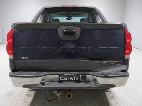 Used 2004 Chevrolet Avalanche 4x4 w/ Preferred Equipment Group image 3
