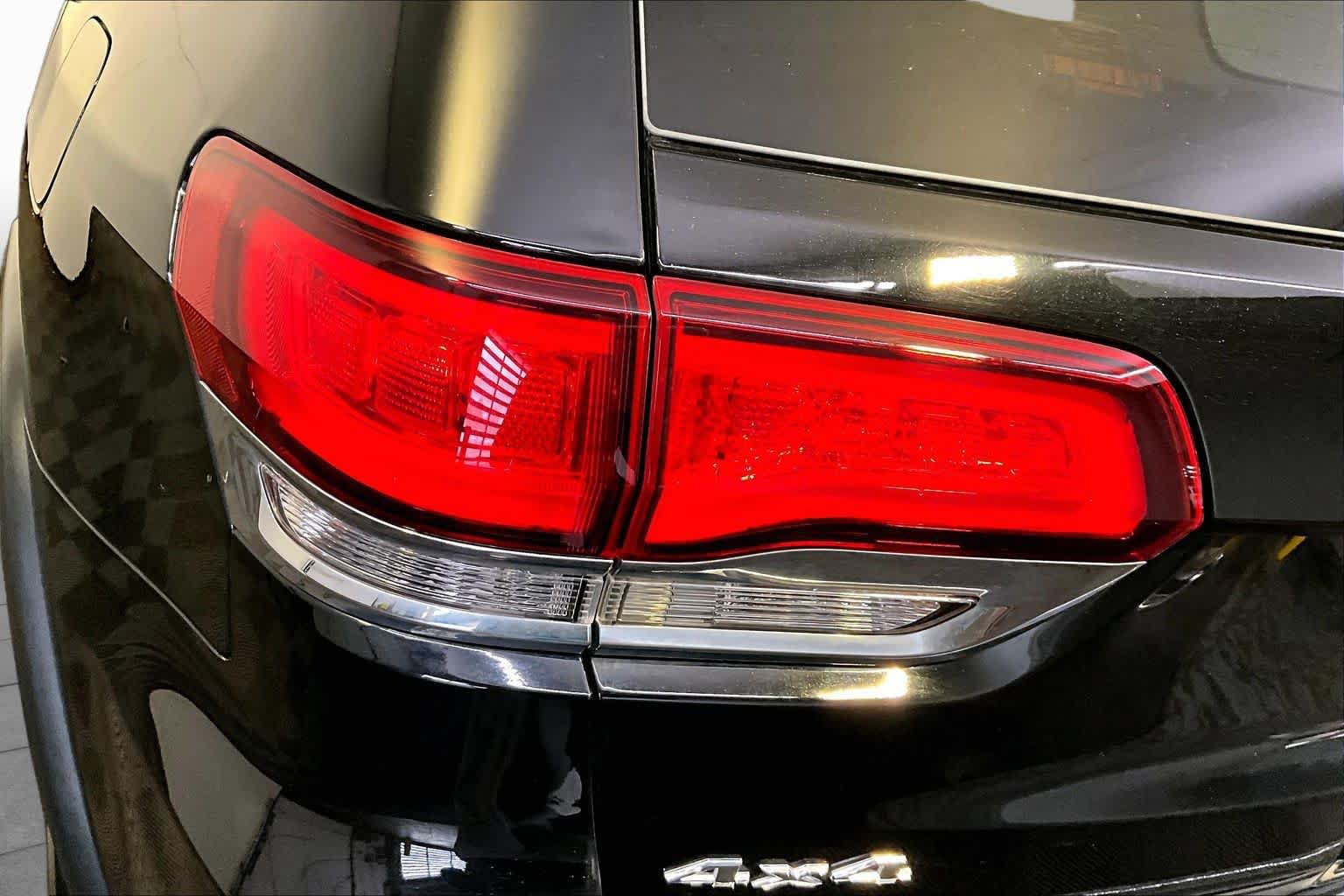 Used 2020 Jeep Grand Cherokee Limited AWD/4WD image 28