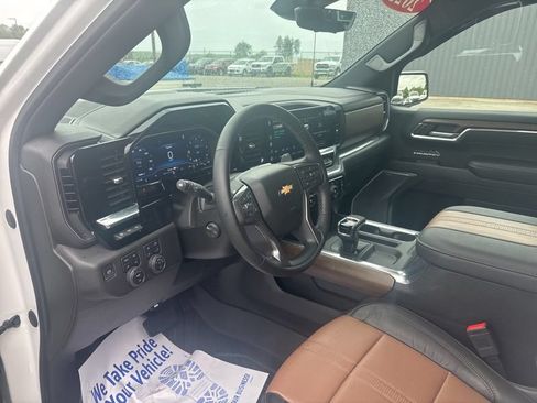 Used 2023 Chevrolet Silverado 1500 High Country w/ Technology Package AWD/4WD image 21