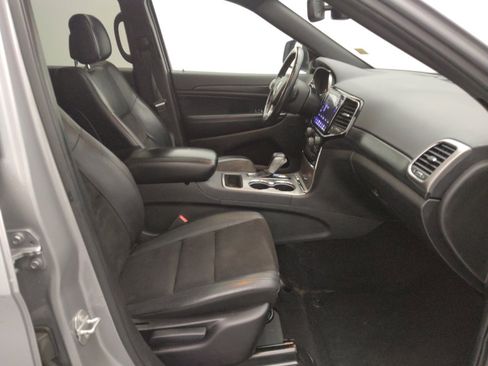 Used 2020 Jeep Grand Cherokee Laredo w/ Laredo X Package image 21