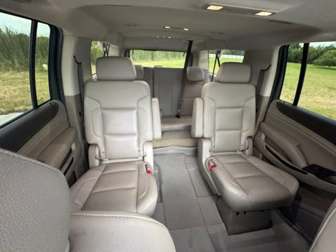 Used 2019 GMC Yukon XL SLT w/ Premium Edition RWD image 32