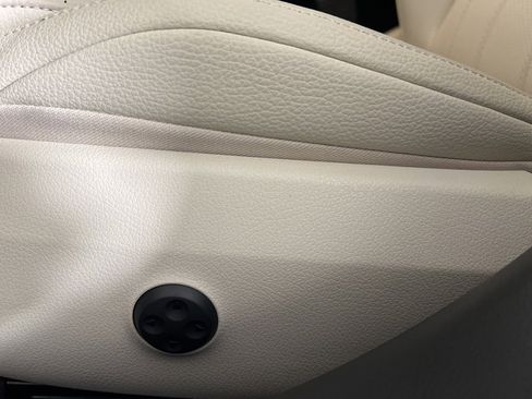 Used 2026 Mercedes-Benz E 350 4MATIC Sedan image 4