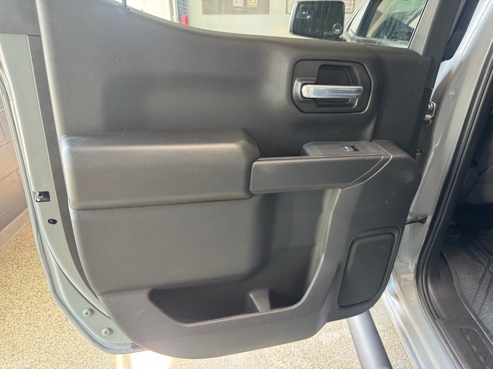 Used 2025 Chevrolet Silverado 1500 Custom w/ Turbomax Blackout Package AWD/4WD image 11