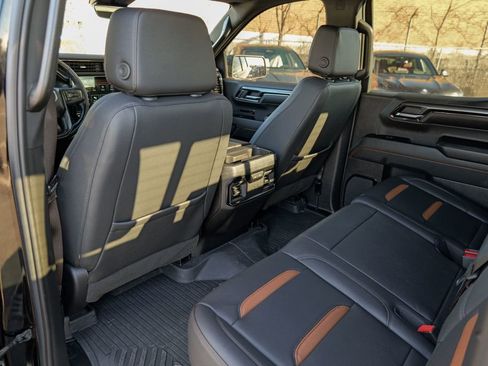 Used 2024 GMC Sierra 1500 AT4 w/ Technology Package image 31