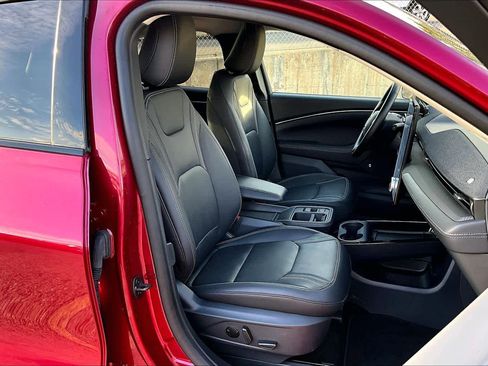 Used 2025 Ford Mustang Mach-E Premium image 8